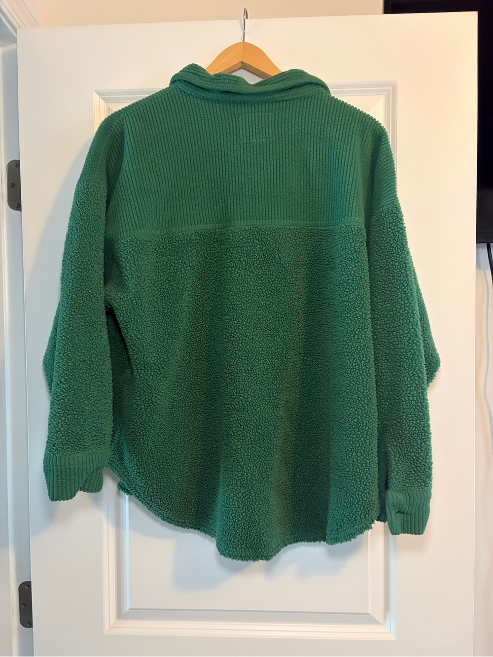 American Eagle Outfitters | Kelly Green Faux Sherpa Button-Up Shacket - Picture 4 of 8